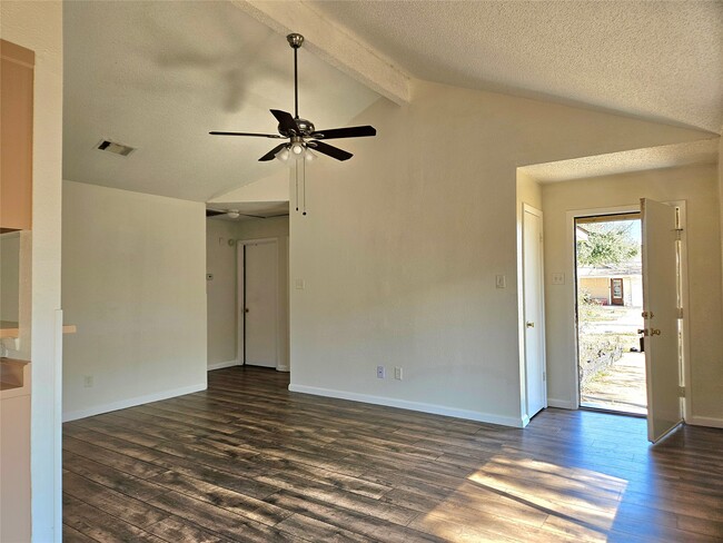 Building Photo - 10810 Parkland Woods Dr