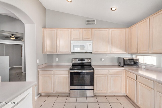 Building Photo - 6769 W Monona Dr