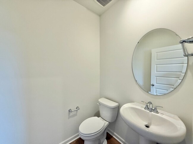 Building Photo - Stunning New Construction 3BD, 2.5BA End U...