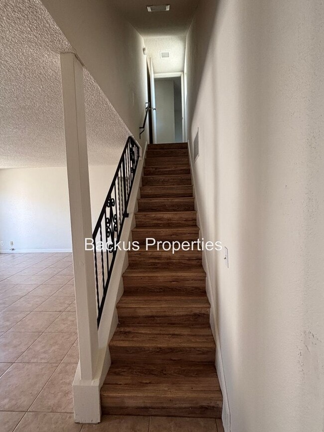 Building Photo - Great home in North Salinas -Three bedrooms