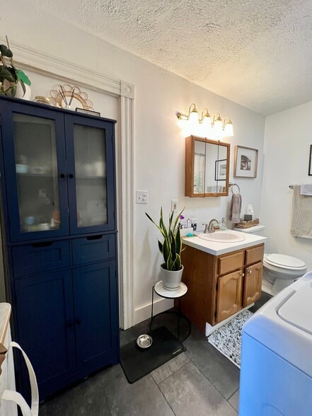 Bathroom 1 - 94 Graham St