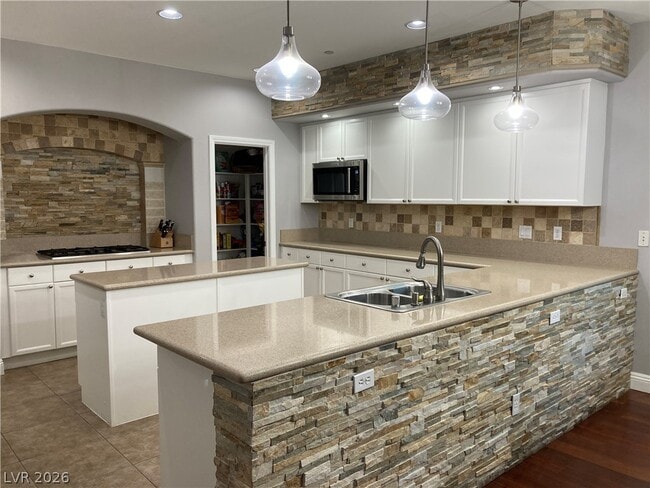 Building Photo - 7020 N Albatross Attic St