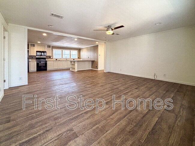 Building Photo - 1402 Cotopaxi St