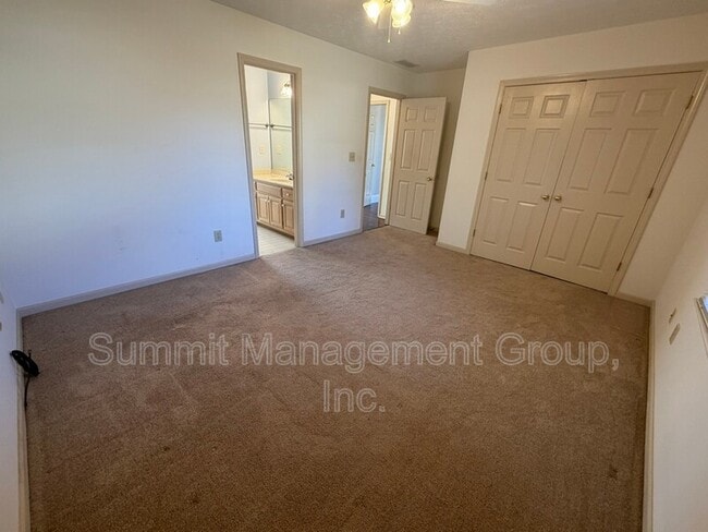 Building Photo - 2405 Twin Creek Ct SW