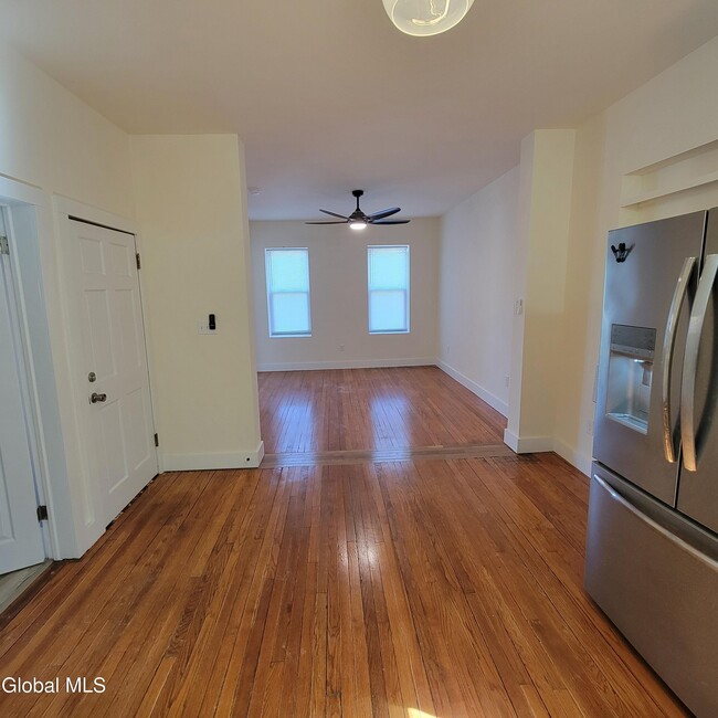 Building Photo - 762 Eastern Ave