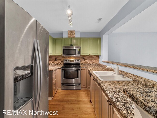 Building Photo - 3 br, 2.5 bath House - 6610 Millstone Ln S...