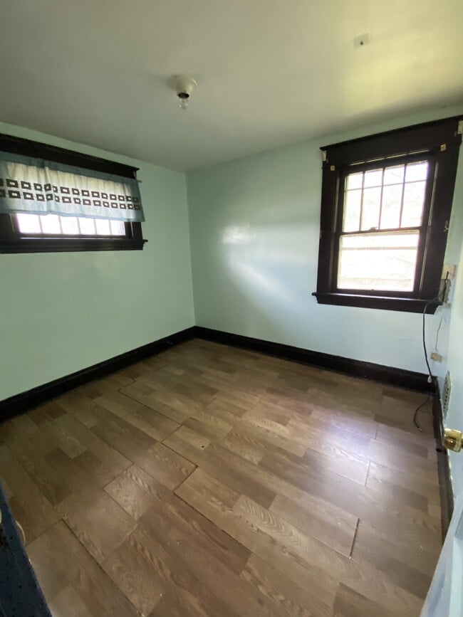 Building Photo - 523 New Castle Ave