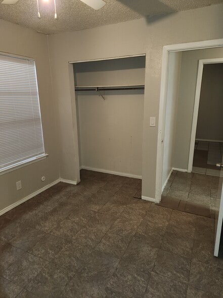 Building Photo - 6824 Oldham