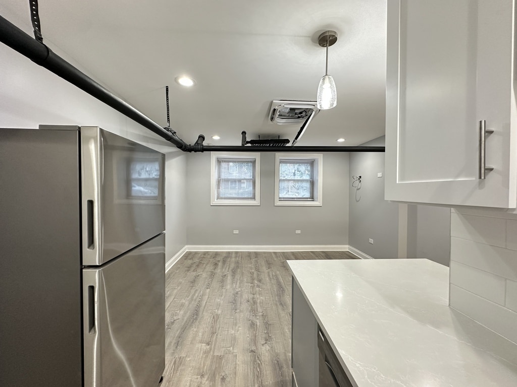 Building Photo - 1224 W Rosemont Ave