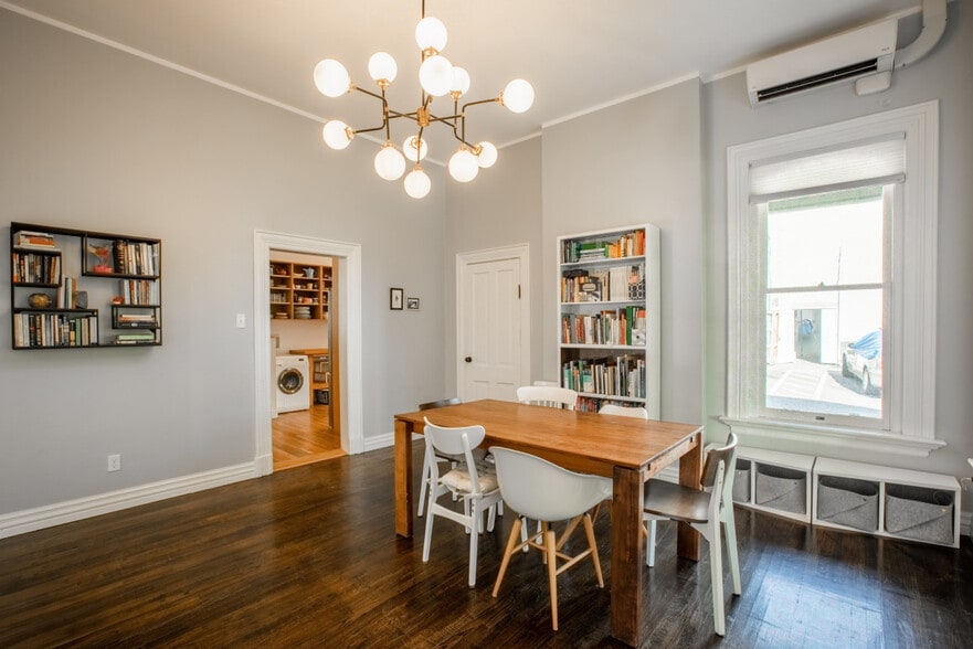 Building Photo - 425 2nd Ave