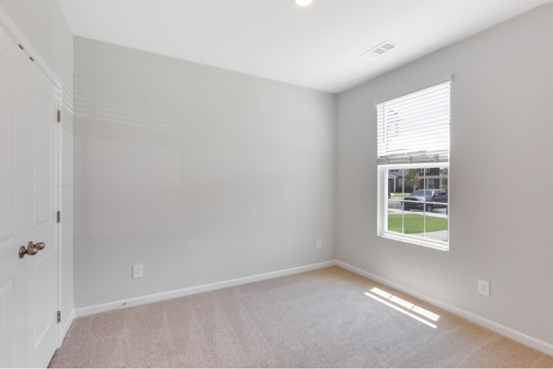 Building Photo - 810 Quinn Dr