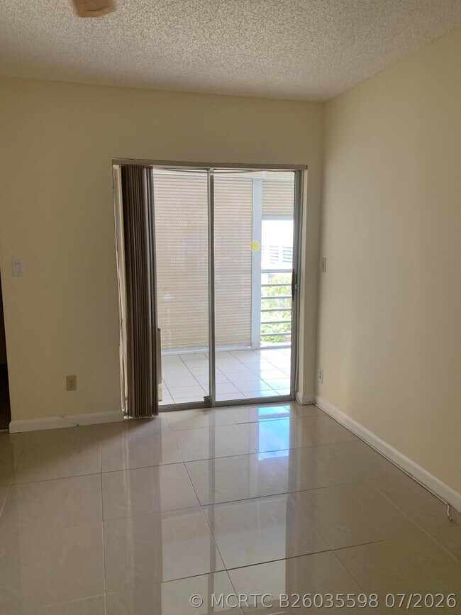 Building Photo - 3212 Strawflower Way