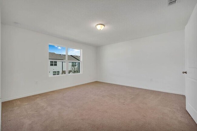 Building Photo - Townhome in Madison Place Davenport