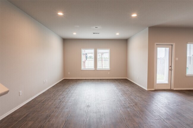 Building Photo - 21003 Seneca Willow Wy