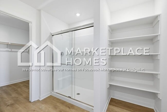 Building Photo - 3040 Laredo Ln