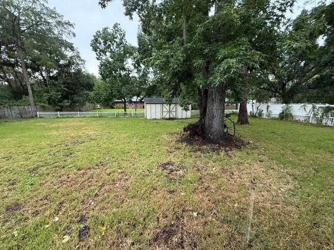 Building Photo - Mandarin Brick Home on nice lot