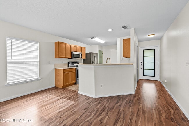 Building Photo - 136 Brookfall Dr