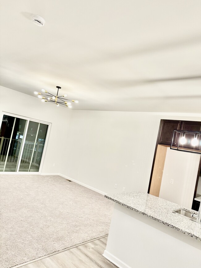 Building Photo - 4840 Ludlow Ln