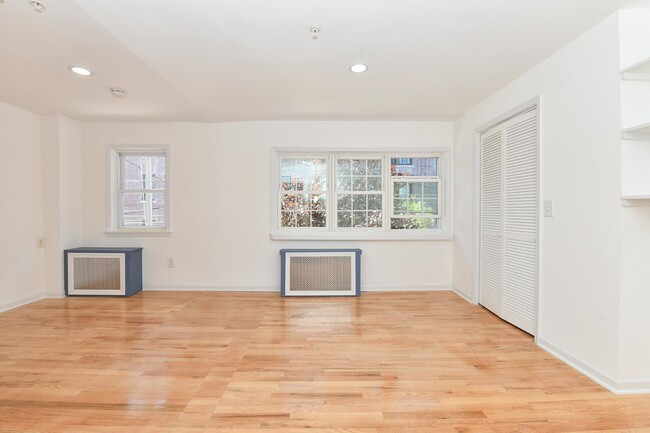 Building Photo - 520 34th St