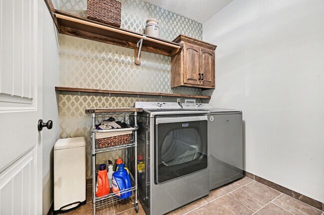 Building Photo - 1419 NE 106th Pl