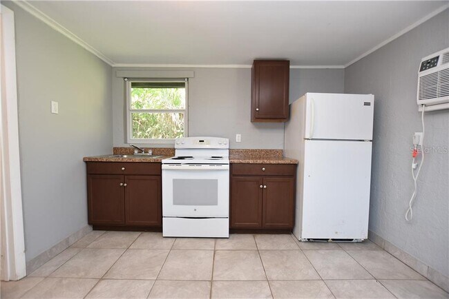 Building Photo - 1321 Mann Rd