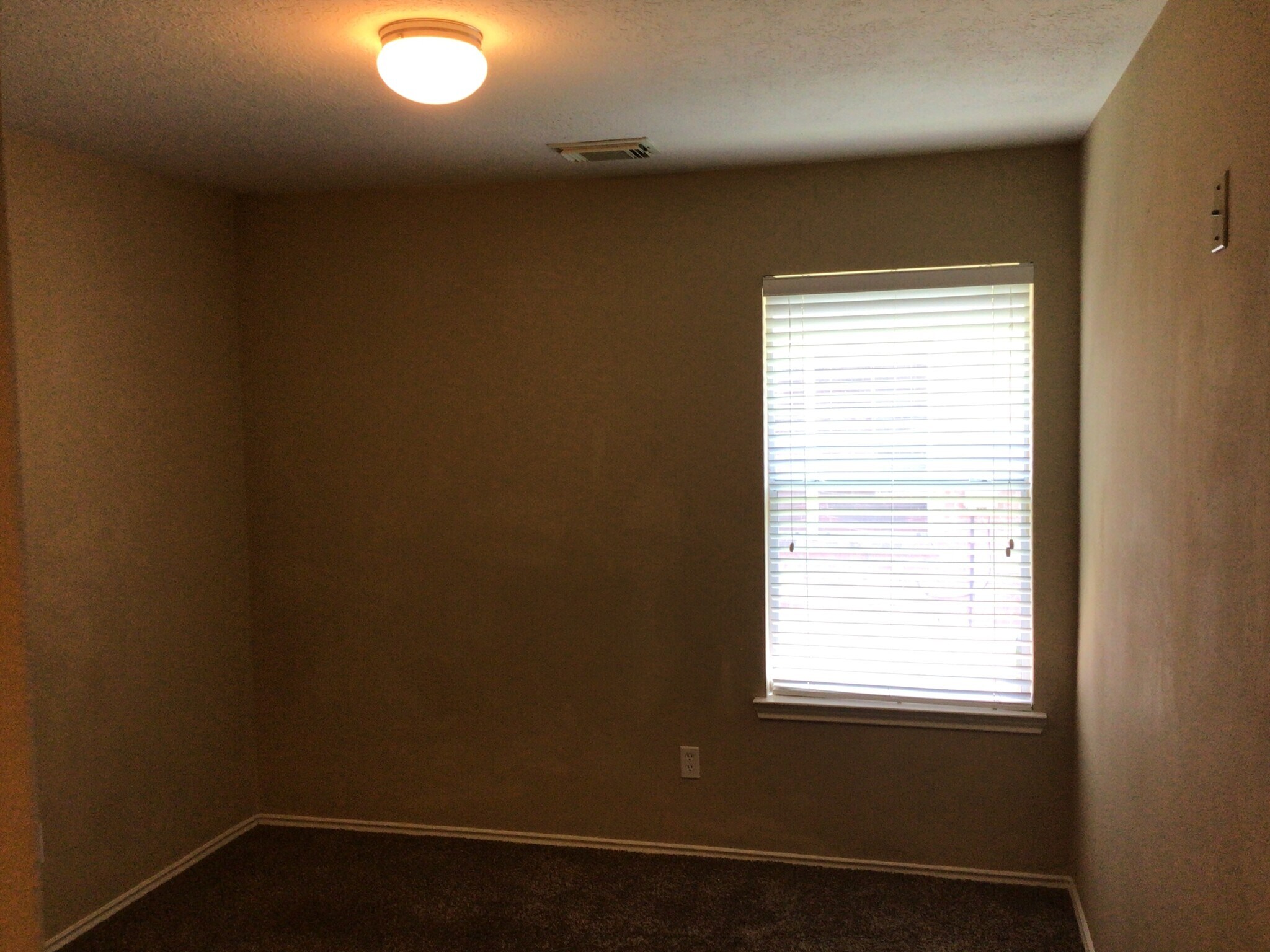 Building Photo - 6634 Stonecross Creek Ln