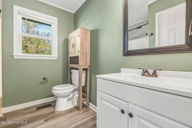 Building Photo - Updated 3 Bedroom Off Of Gumbranch