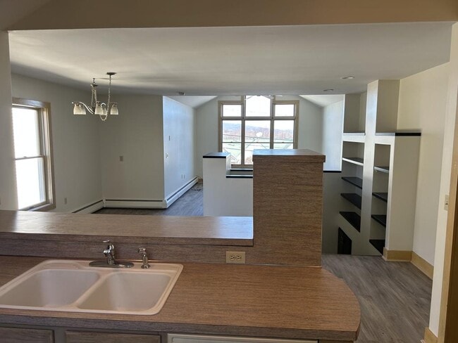 Building Photo - 715 Hampton St