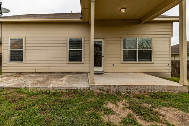 Building Photo - 2424 Dimmitt Dr