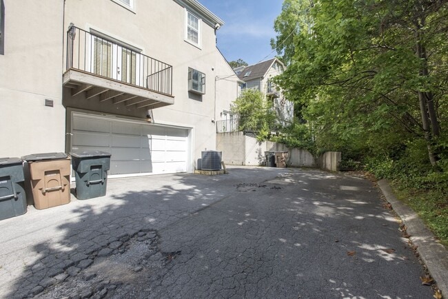 Building Photo - 107 St Charles Pl