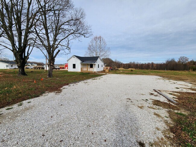 Building Photo - Spacious 3-Bedroom, 2-Bathroom Home AVAILABLE NOW!!