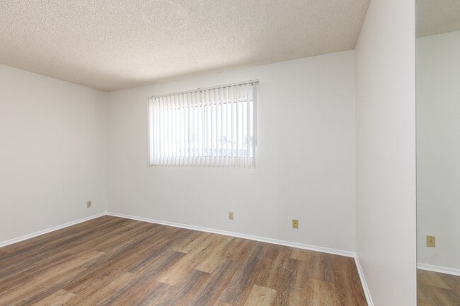 Building Photo - Spacious 2-Bedroom, 2.5-Bath Condo in Cano...