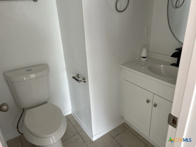 Building Photo - 1218 Westway Cir