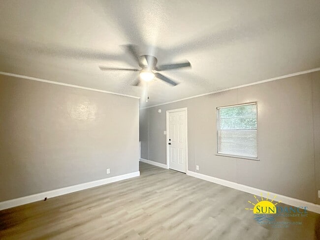 Building Photo - Charming cottage in central Fort Walton Beach!