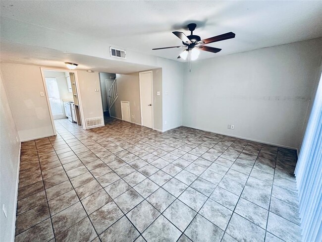 Building Photo - 3822 Southway Dr