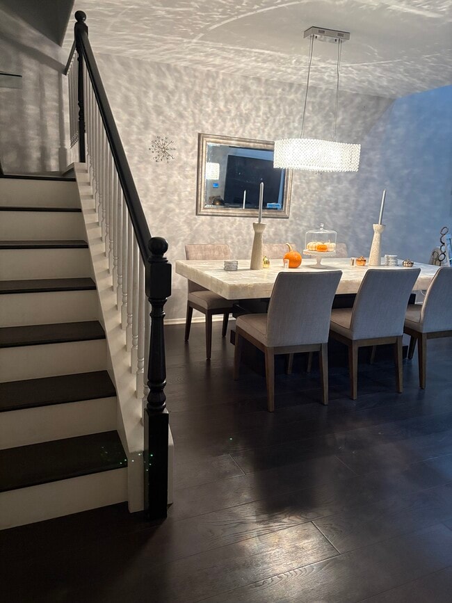 Building Photo - 2300 Greenbriar Dr