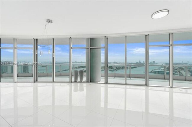 Building Photo - 900 Biscayne Blvd