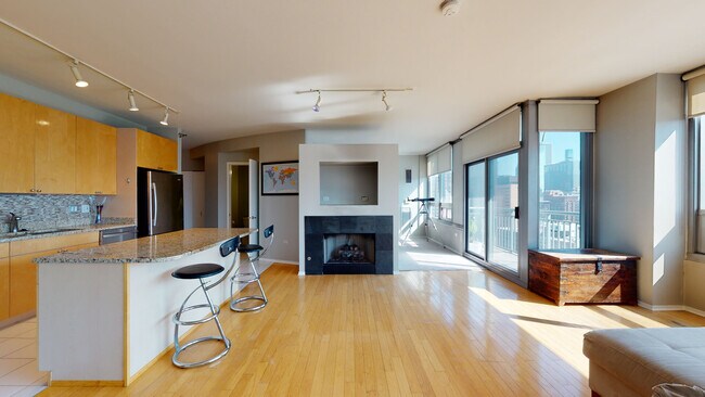 Building Photo - 701 S Wells St