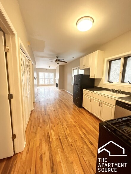 Building Photo - 842 N Wood St