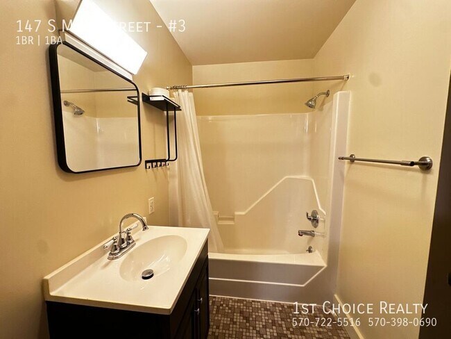 Building Photo - 147 S Main St