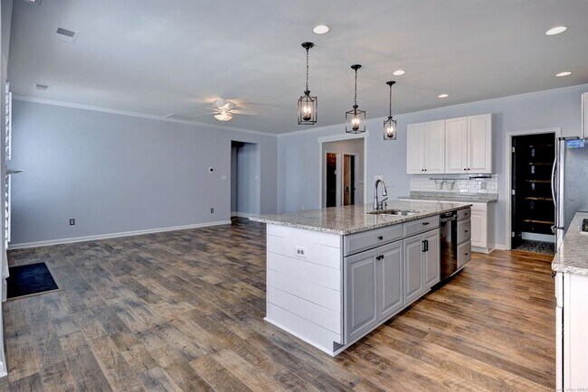 Building Photo - 515 Clement's Ml Trce
