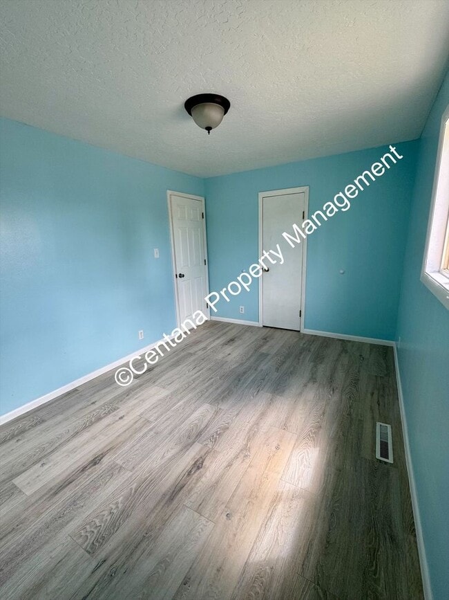 Building Photo - 2 Bedroom 1 Bath Home