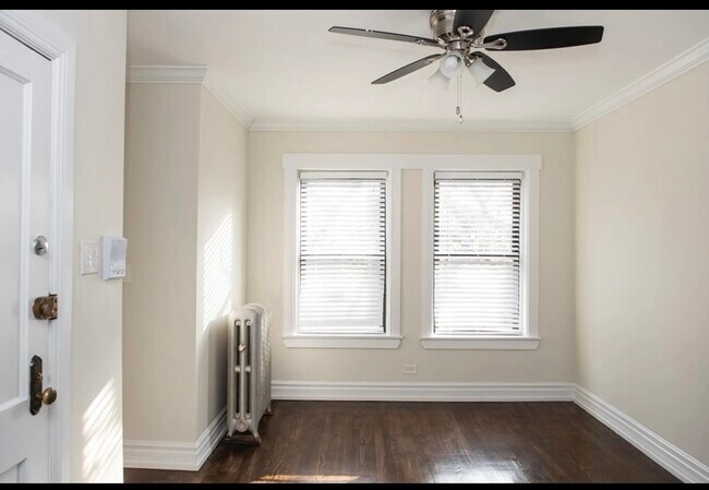 Building Photo - 1056 W Lill Ave