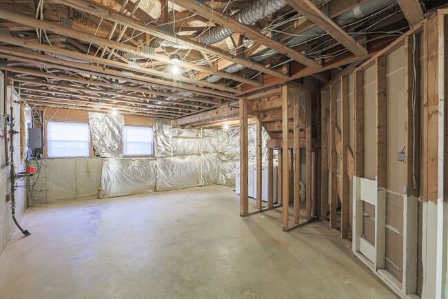 Building Photo - 641 Kirkcaldy Wy