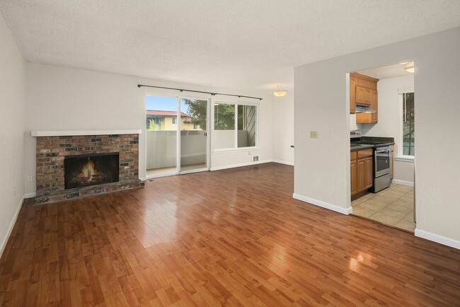 Building Photo - 10012 NE 117th Ct