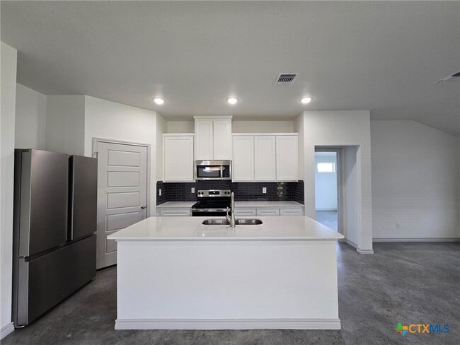 Building Photo - 818 Freedom Cir
