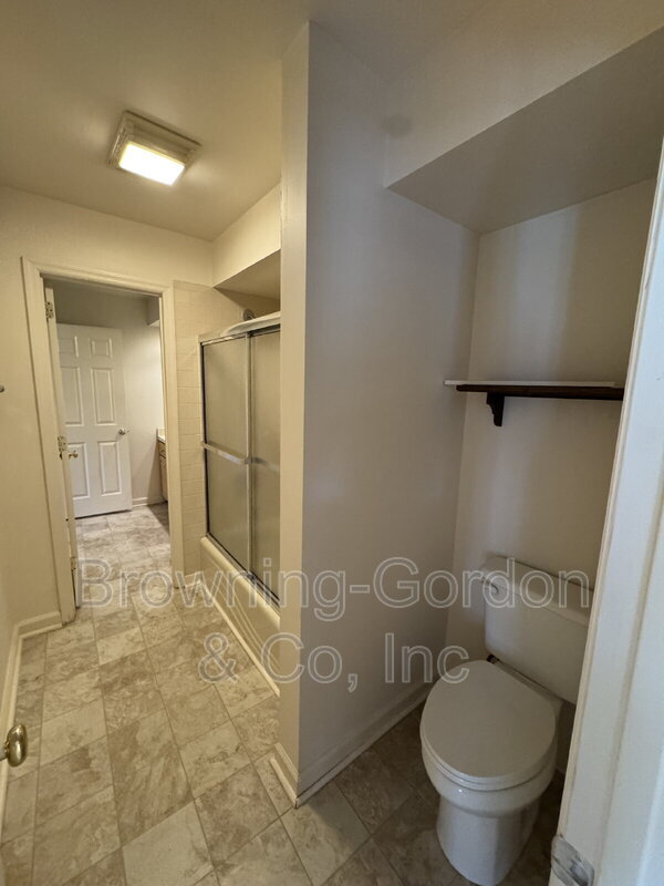 Building Photo - 5025 Hillsboro Pike