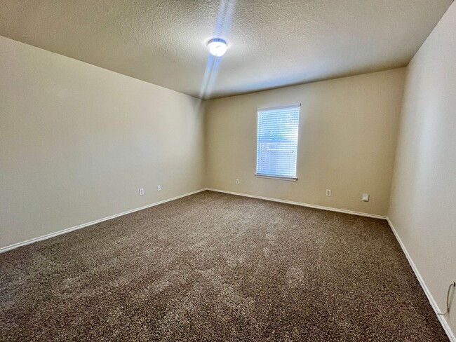 Building Photo - **Freshly Painted~ Easy access to 1604 and...