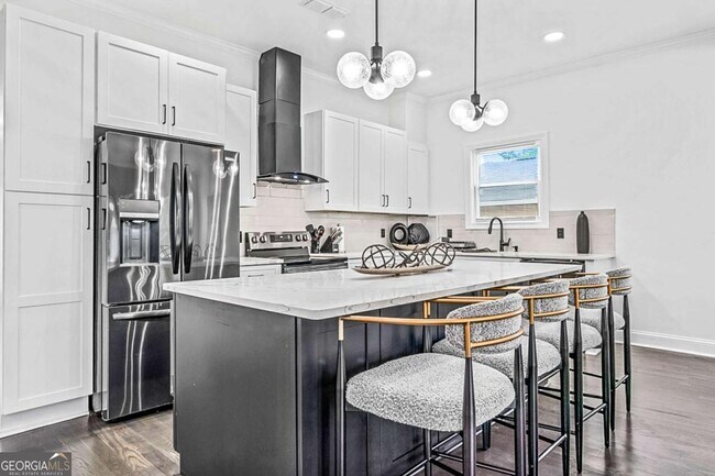 Building Photo - 620 Echo St NW