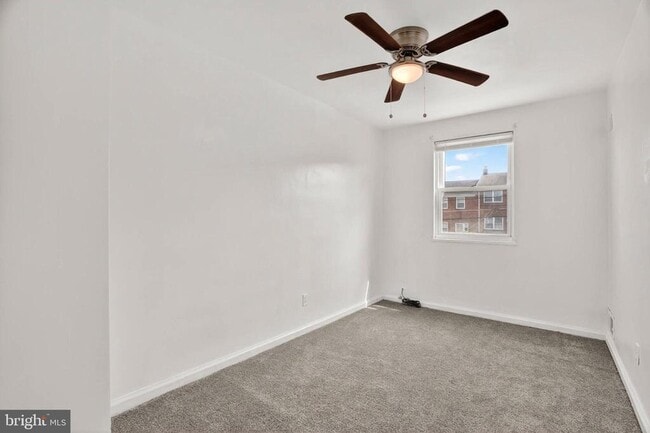 Building Photo - 5427 Channing Rd